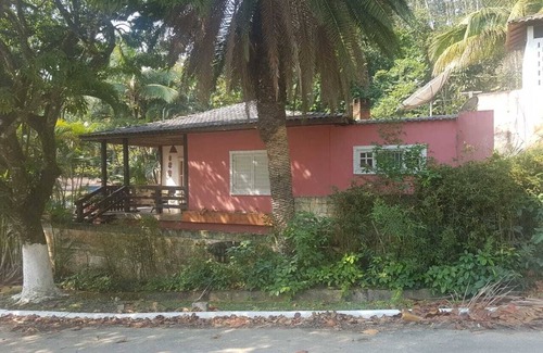 Praia de Barequecaba House | Nature Retreat: 2 Suites & 2 Apartments for Up to 12 Guests