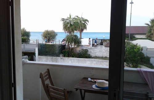 Fossacesia Marina House | Cozy Retreat Just 20 Meters from the Oceanfront