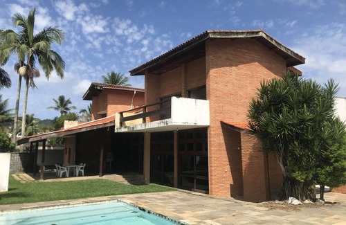Balneario Praia do Pernambuco House | Beachside Retreat: House Steps from the Ocean in Guaruja