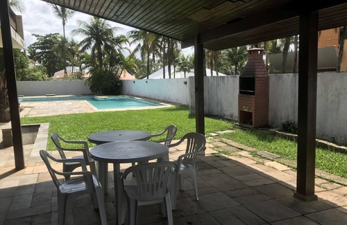 Balneario Praia do Pernambuco House | Beachside Retreat: House Steps from the Ocean in Guaruja