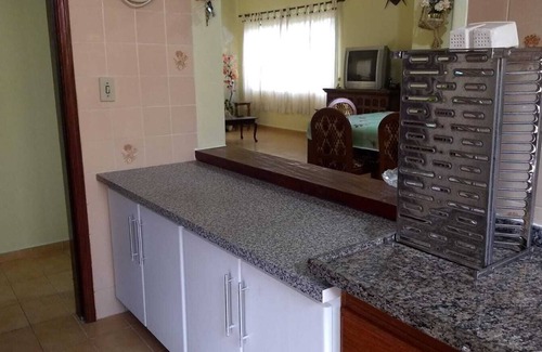 Jardim Casablanca House | Beachside Retreat: 3 Bedrooms for Family Enjoyment