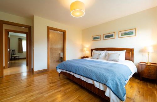 Dingle House | Discover House 23 Ard na Mara: Pet-Friendly Retreat