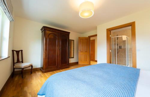 Dingle House | Discover House 23 Ard na Mara: Pet-Friendly Retreat