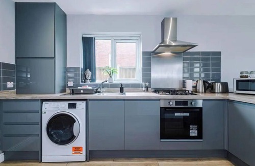 Failsworth House | House 3 Bed Sleeps 6 -Pets Ok -Patio -Free Parking