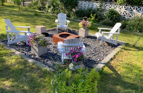 Ruckersdorf House | Family-Friendly Retreat: 3-Bedroom House for 7 Guests