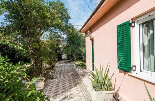 Lakithra House | Family-Friendly House with Kitchen and Pet-Friendly Options