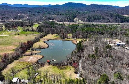 Morganton House | House ∙ 3 bedrooms ∙ 6 guests