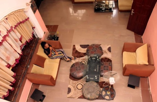 Ibadan House | Relaxing Retreat at House 3 Guest House with Pool & Spa