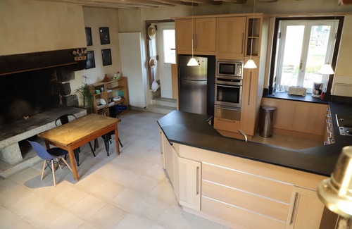 Pace House | Spacious House in Rennes with Heated Pool for 15 Guests