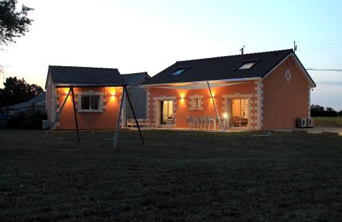 Saint-Jean-de-Sauves House | Family-Friendly House Just 35 Minutes from Futuroscope