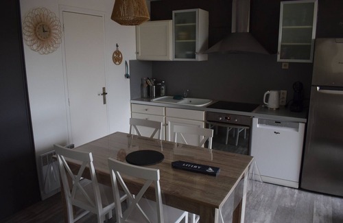 Le Conquet House | Cozy Retreat with Pool, Steps from the Beach for 6 Guests