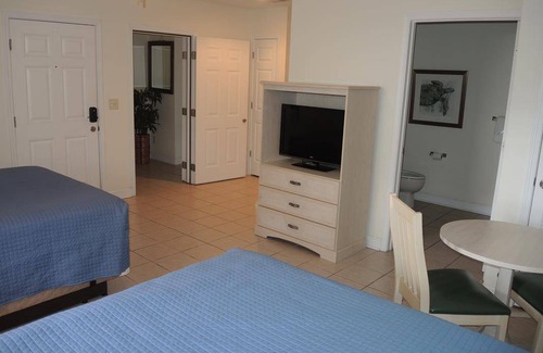 Calabash House | Budget-Friendly Retreat with Kitchen Amenities Awaits You