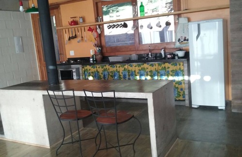 Goncalves House | Cozy House for 4 in Scenic Gonçalves with Full Kitchen