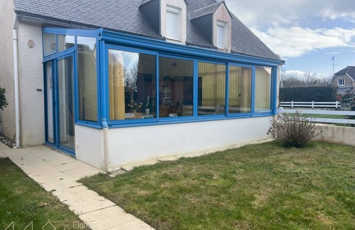 Kerherou House | Cozy Getaway: Poolside Retreat for 4 in Moelan Sur Mer