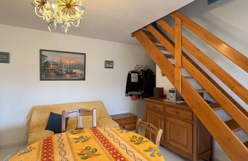 Kerherou House | Cozy Getaway: Poolside Retreat for 4 in Moelan Sur Mer