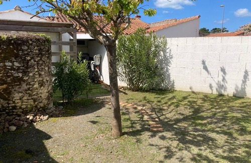 Olonne-sur-Mer House | Inviting House for 4: Pet-Friendly with Kitchen Amenities