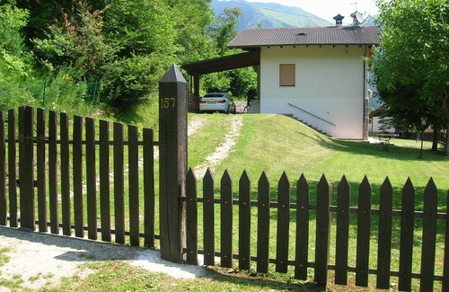 Val Maria-Pur Apartment | Cozy Lakefront Retreat for 4 with Ocean Views