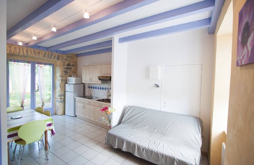 Montreal House | HOUSE 4A: Breathtaking Views with Pool & Pet-Friendly Joy
