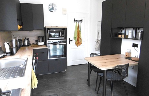 Sarzeau House | Inviting 5-Room House with Heated Pool for Family Getaways
