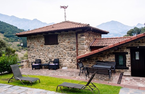 Aliezo Apartment | HOUSE 5, WITH TERRACE AND GARDEN 2/5 PAX POTES PICOS DE EUROPA - CANTABRIA