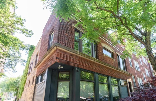 Magnolia Glen Bed & Breakfast | Cozy House 5863: Chicago's Premier Bed and Breakfast