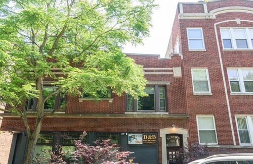 Magnolia Glen Bed & Breakfast | Cozy House 5863: Chicago's Premier Bed and Breakfast