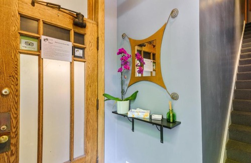 Magnolia Glen Bed & Breakfast | Cozy House 5863: Chicago's Premier Bed and Breakfast