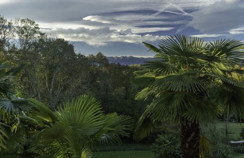 Gan House | Relaxing 6 BR Retreat with Pool, Mountain Views & Spa