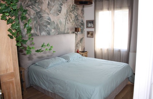 Les Boucholeurs House | Ideal House for 6 with Pool, Steps from the Beach