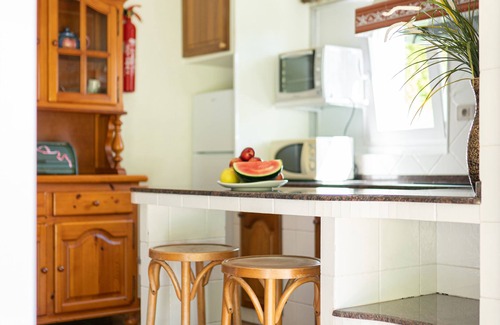 Boiro Cottage | Cozy Retreat Near Beach with Pool, Garden & Ocean View