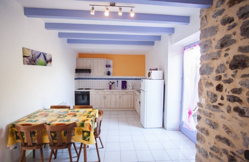 Montreal House | House 7: Scenic Views, Poolside Fun & Family-Friendly Stays