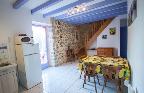 Montreal House | House 7: Scenic Views, Poolside Fun & Family-Friendly Stays