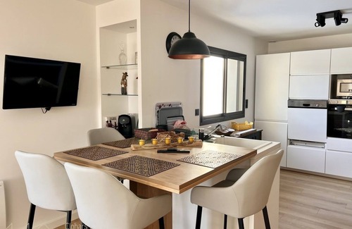 Coatroual House | Inviting House for 8 with Heated Pool in Clohars-Carnoët