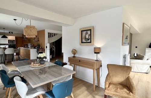 Coatroual House | Inviting House for 8 with Heated Pool in Clohars-Carnoët