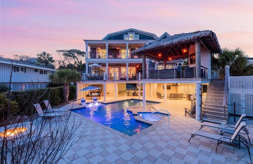 North Forest Beach House | Spacious House with Ocean View & Private Pool for 26 Guests