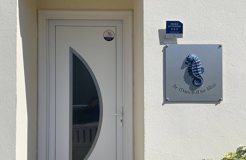 Cleder House | Beachside Retreat: Steps from Sandy Shores & Ocean Views