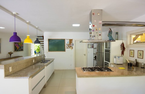 Praia do Forte House | Ocean View Retreat: 90 Meters from the Sea, Guest Rated 10/10