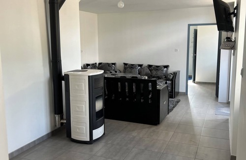 Le Temple-sur-Lot House | House a stone's throw from the base