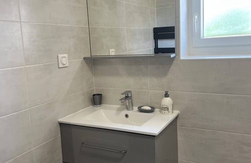 Le Temple-sur-Lot House | House a stone's throw from the base