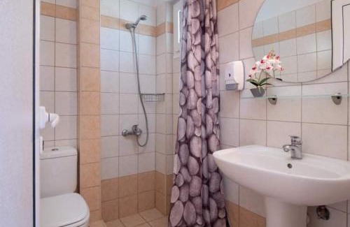 Kalamitsi Hotel | Discover House Aggeliki: Guest Rated 9/10 with Breakfast