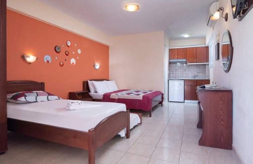 Kalamitsi Hotel | Discover House Aggeliki: Guest Rated 9/10 with Breakfast