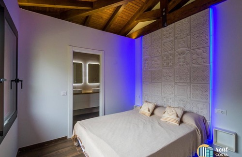 Palamos Villa | Relax at House Ananda with Private Pool near the Beach
