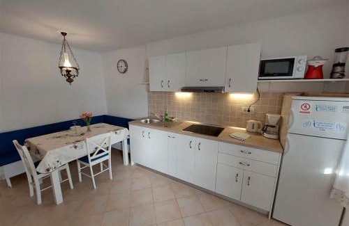 Miholascica House | Pet-Friendly Retreat: House Antonio in Miholascica Awaits
