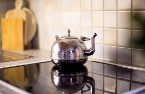Grosskirchheim House | Cozy Swiss Stone Pine Cottage – Family-Friendly Retreat