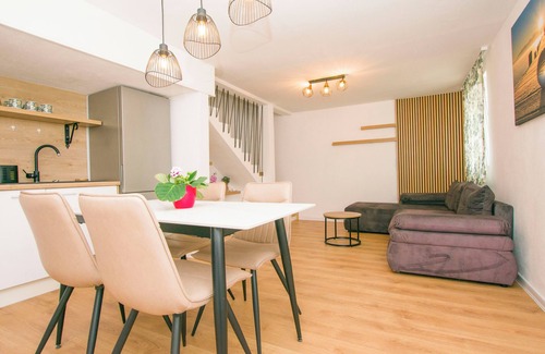 Tkon House | Cozy House Astrid: Oceanfront Getaway on Island Pasman