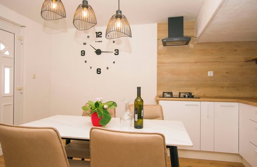 Tkon House | Cozy House Astrid: Oceanfront Getaway on Island Pasman