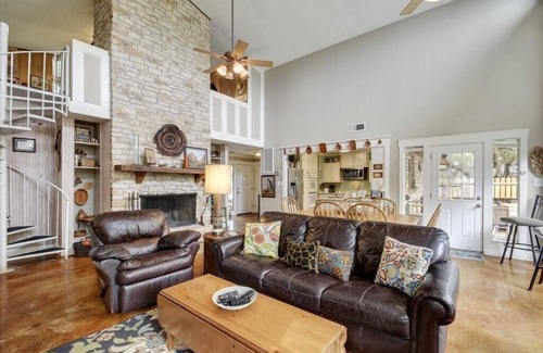 Dripping Springs House | Family Retreat at Deer Creek: Pool, Spa & Lake Views