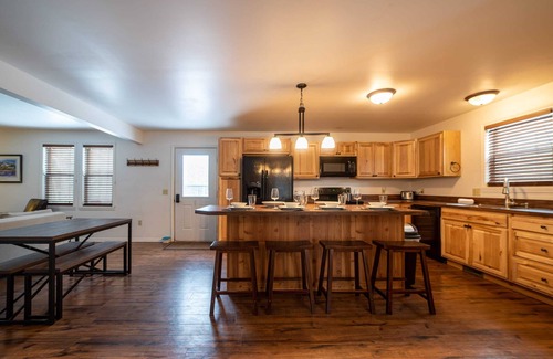 Indian River House | Discover House at Inland Lakes Motel: Family-friendly Retreat
