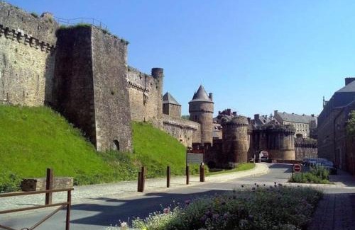 Montaubert - Rille - Saint-Sulpice House | Enchanting Retreat by the Castle of Fougères - Rated 9.4/10