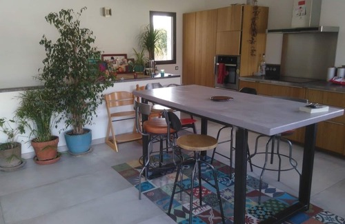 La Tour-d'Aigues House | Serene Retreat by the Forest with Private Pool and Garden